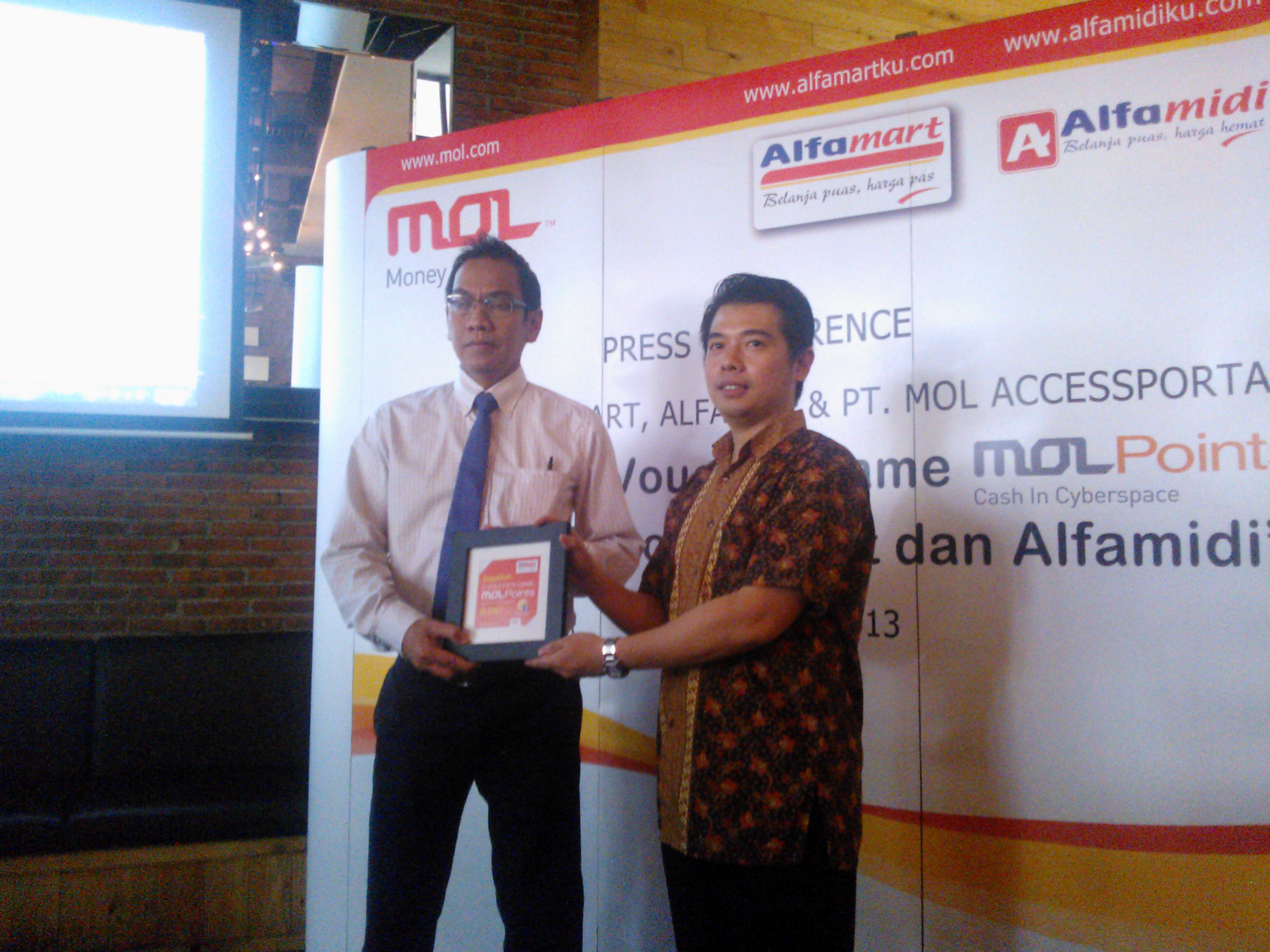 MOL Indonesia Bekerja Sama Dengan Alfamart dan Alfamidi Untuk Tingkatkan Peluang Usaha Game Online