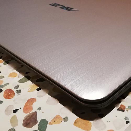 ASUS VivoBook A407 – Laptop Terjangkau dengan Intel Core i3 dan Fingerprint yang Cepat