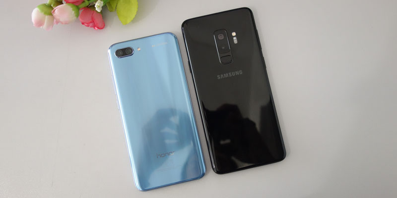 Honor 10 vs Galaxy S9 Plus Belakang